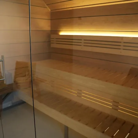 De Brittenburg 4-persoons, Finse Sauna, Hottub, Sunshower, Grote Zonnige Omheinde Tuin, Wifi En Huisdier Vriendelijk * Lievelde