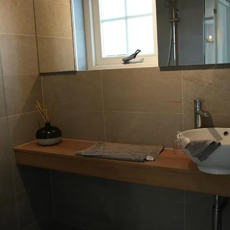 De Brittenburg 4-persoons, Finse Sauna, Hottub, Sunshower, Grote Zonnige Omheinde Tuin, Wifi En Huisdier Vriendelijk Lievelde