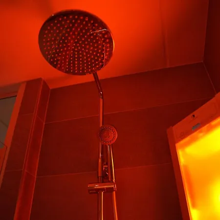 Holiday home De Brittenburg 4-persoons, Finse Sauna, Hottub, Sunshower, Grote Zonnige Omheinde Tuin, Wifi En Huisdier Vriendelijk