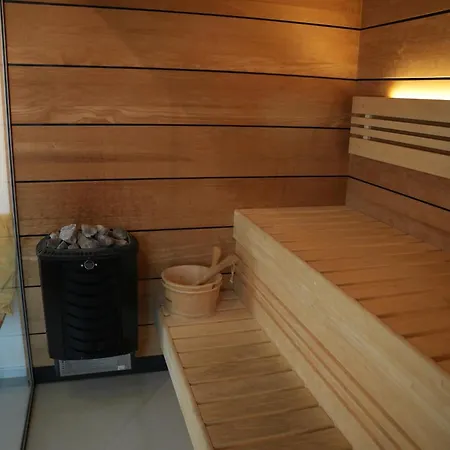 De Brittenburg 4-persoons, Finse Sauna, Hottub, Sunshower, Grote Zonnige Omheinde Tuin, Wifi En Huisdier Vriendelijk Lievelde