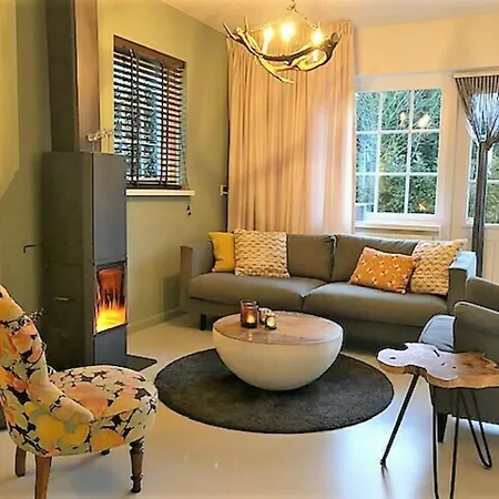 De Brittenburg 4-persoons, Finse Sauna, Hottub, Sunshower, Grote Zonnige Omheinde Tuin, Wifi En Huisdier Vriendelijk Lievelde