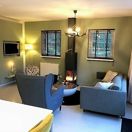 De Brittenburg 4-persoons, Finse Sauna, Hottub, Sunshower, Grote Zonnige Omheinde Tuin, Wifi En Huisdier Vriendelijk * Lievelde