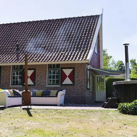 De Brittenburg 4-persoons, Finse Sauna, Hottub, Sunshower, Grote Zonnige Omheinde Tuin, Wifi En Huisdier Vriendelijk * Lievelde