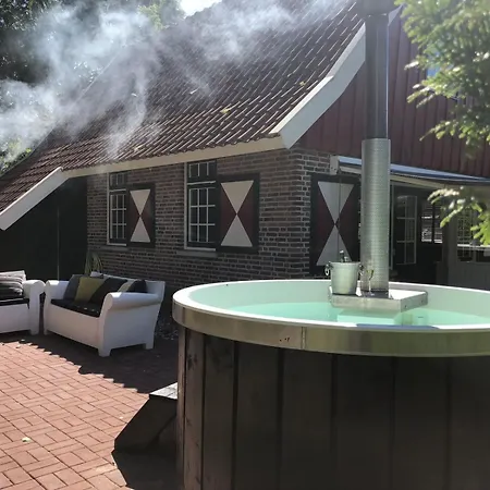 De Brittenburg 4-persoons, Finse Sauna, Hottub, Sunshower, Grote Zonnige Omheinde Tuin, Wifi En Huisdier Vriendelijk Lievelde