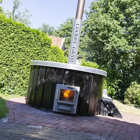 De Brittenburg 4-persoons, Finse Sauna, Hottub, Sunshower, Grote Zonnige Omheinde Tuin, Wifi En Huisdier Vriendelijk Holiday home Lievelde