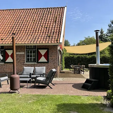 Holiday home De Brittenburg 4-persoons, Finse Sauna, Hottub, Sunshower, Grote Zonnige Omheinde Tuin, Wifi En Huisdier Vriendelijk Lievelde