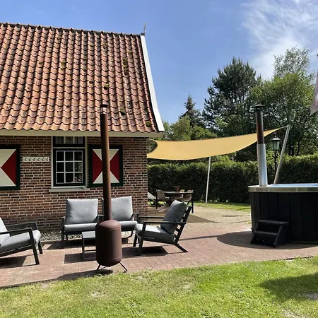 Holiday home De Brittenburg 4-persoons, Finse Sauna, Hottub, Sunshower, Grote Zonnige Omheinde Tuin, Wifi En Huisdier Vriendelijk