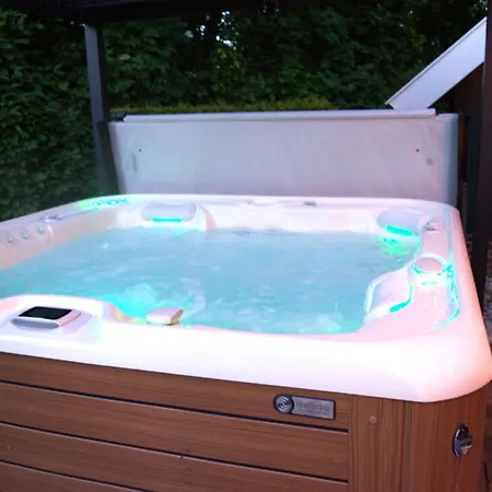 De Brittenburg 4-persoons, Finse Sauna, Hottub, Sunshower, Grote Zonnige Omheinde Tuin, Wifi En Huisdier Vriendelijk Feriehus Lievelde