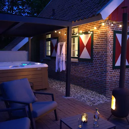 De Brittenburg 4-persoons, Finse Sauna, Hottub, Sunshower, Grote Zonnige Omheinde Tuin, Wifi En Huisdier Vriendelijk Lievelde
