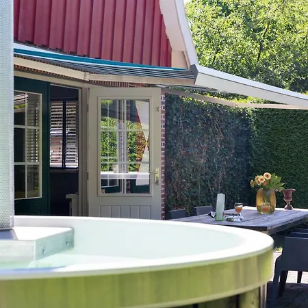 De Brittenburg 4-persoons, Finse Sauna, Hottub, Sunshower, Grote Zonnige Omheinde Tuin, Wifi En Huisdier Vriendelijk