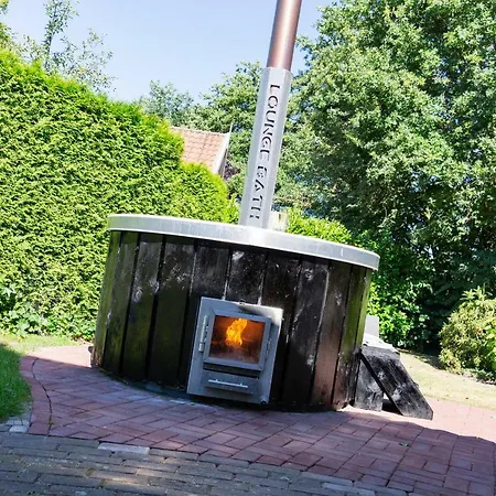 De Brittenburg 4-persoons, Finse Sauna, Hottub, Sunshower, Grote Zonnige Omheinde Tuin, Wifi En Huisdier Vriendelijk Holiday home Lievelde