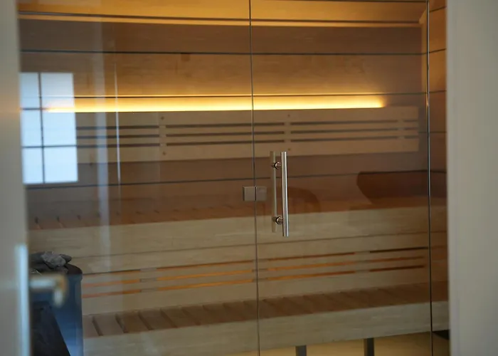 De Brittenburg 4-persoons, Finse Sauna, Hottub, Sunshower, Grote Zonnige Omheinde Tuin, Wifi En Huisdier Vriendelijk Holiday home *