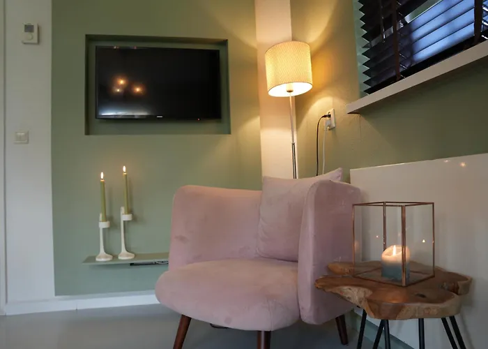 De Brittenburg 4-persoons, Finse Sauna, Hottub, Sunshower, Grote Zonnige Omheinde Tuin, Wifi En Huisdier Vriendelijk Holiday home *