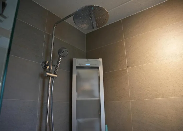 De Brittenburg 4-persoons, Finse Sauna, Hottub, Sunshower, Grote Zonnige Omheinde Tuin, Wifi En Huisdier Vriendelijk *