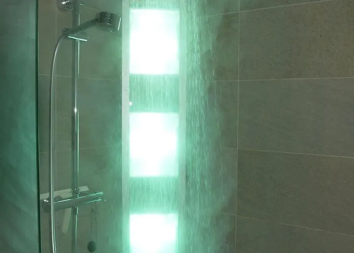 De Brittenburg 4-persoons, Finse Sauna, Hottub, Sunshower, Grote Zonnige Omheinde Tuin, Wifi En Huisdier Vriendelijk Holiday home Lievelde