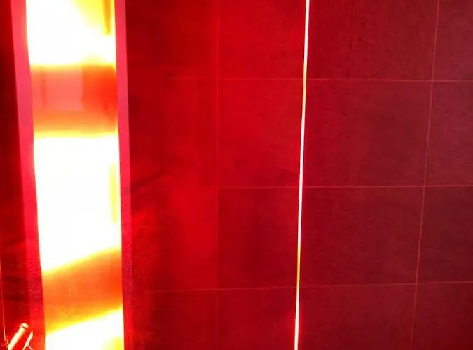 Holiday home De Brittenburg 4-persoons, Finse Sauna, Hottub, Sunshower, Grote Zonnige Omheinde Tuin, Wifi En Huisdier Vriendelijk