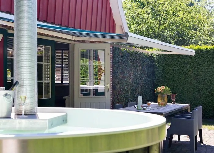 De Brittenburg 4-persoons, Finse Sauna, Hottub, Sunshower, Grote Zonnige Omheinde Tuin, Wifi En Huisdier Vriendelijk