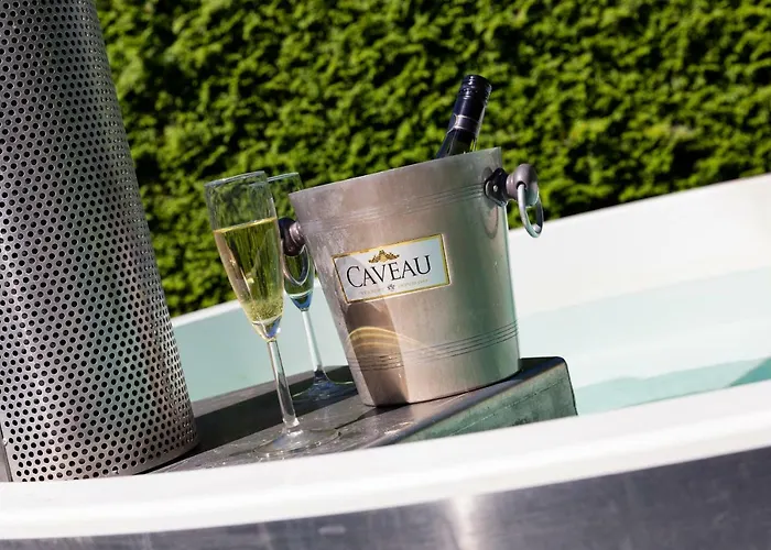 De Brittenburg 4-persoons, Finse Sauna, Hottub, Sunshower, Grote Zonnige Omheinde Tuin, Wifi En Huisdier Vriendelijk *