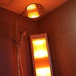 De Brittenburg 4-persoons, Finse Sauna, Hottub, Sunshower, Grote Zonnige Omheinde Tuin, Wifi En Huisdier Vriendelijk * Lievelde