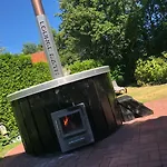De Brittenburg 4-persoons, Finse Sauna, Hottub, Sunshower, Grote Zonnige Omheinde Tuin, Wifi En Huisdier Vriendelijk Feriehus