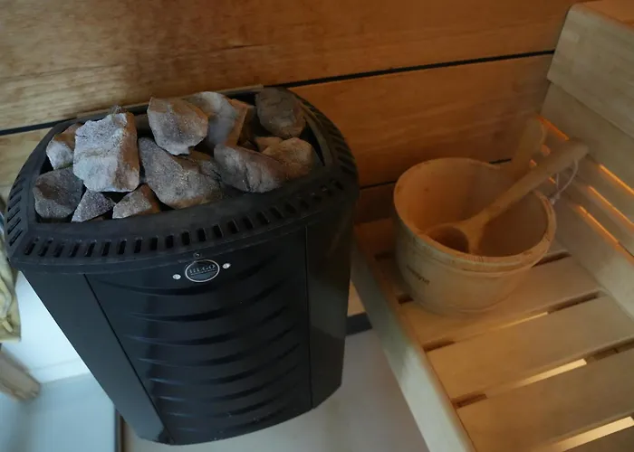 De Brittenburg 4-persoons, Finse Sauna, Hottub, Sunshower, Grote Zonnige Omheinde Tuin, Wifi En Huisdier Vriendelijk 펜션