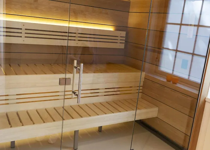 De Brittenburg 4-persoons, Finse Sauna, Hottub, Sunshower, Grote Zonnige Omheinde Tuin, Wifi En Huisdier Vriendelijk 리벨드