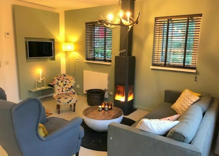 De Brittenburg 4-persoons, Finse Sauna, Hottub, Sunshower, Grote Zonnige Omheinde Tuin, Wifi En Huisdier Vriendelijk 리벨드