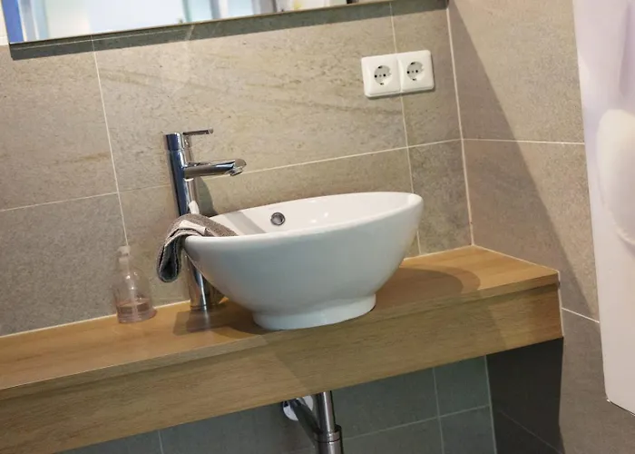 De Brittenburg 4-persoons, Finse Sauna, Hottub, Sunshower, Grote Zonnige Omheinde Tuin, Wifi En Huisdier Vriendelijk 펜션