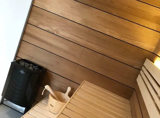 De Brittenburg 4-persoons, Finse Sauna, Hottub, Sunshower, Grote Zonnige Omheinde Tuin, Wifi En Huisdier Vriendelijk *